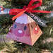 Karácsonyi ajándékdoboz szarvas, mikulás, hóember, manó mintával