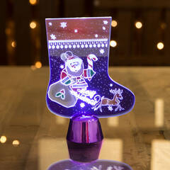 Karácsonyi asztali LED dekor - fényes talppal - csizma - lila - 15 cm - 55997B