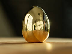 Húsvéti aranyszínű tojás dekoráció
