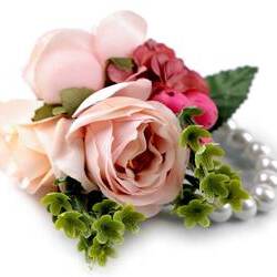 Koszorúslány karkötő gyöngyös rózsa virágokkal